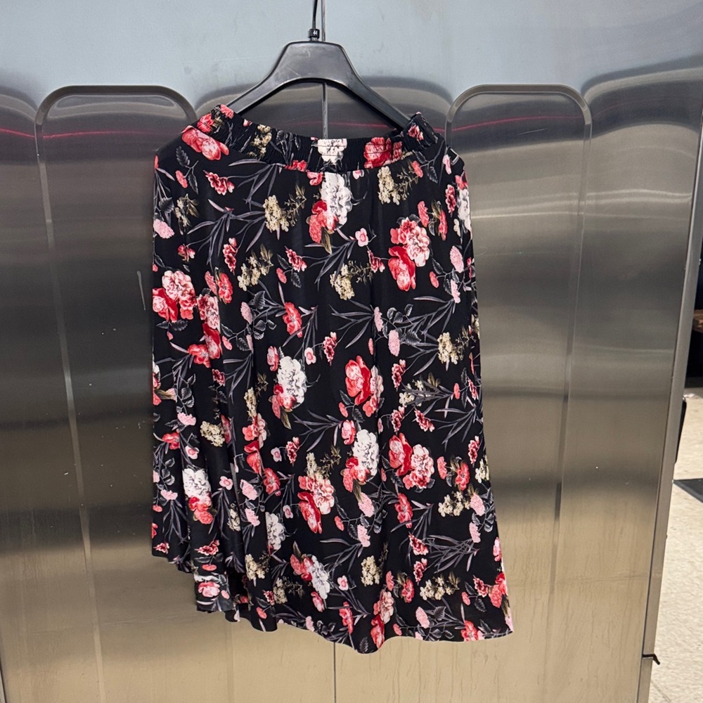 Source Unknown Floral Black Midi Skirt